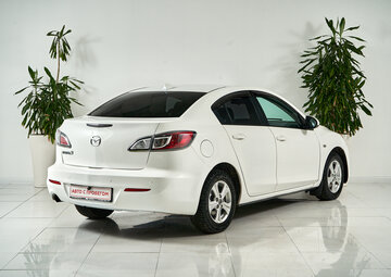 Mazda 3 Вид 4